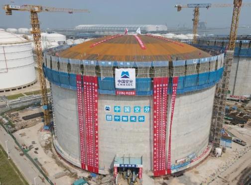 中国空分承接的连云港荣泰五期项目第一座低温储罐气顶升圆满完成！